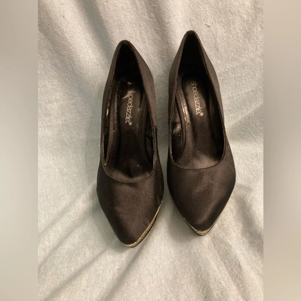 Shoedazzle Black and Silver Retro Platform Heels Metallic Glitter 6 US/36 EU